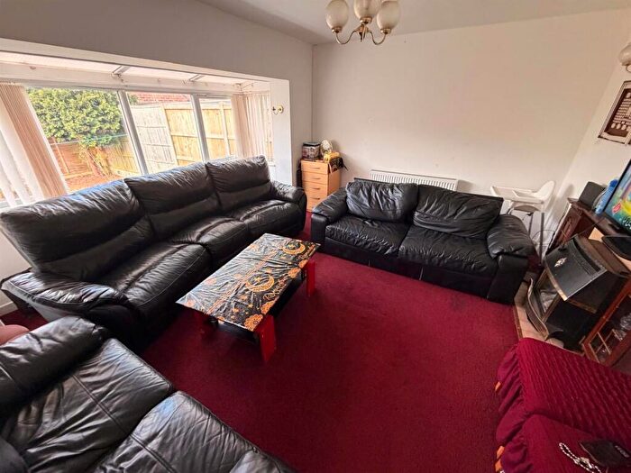 2 Bedroom Semi-Detached Bungalow For Sale In Salisbury Crescent, Ashton-Under-Lyne, OL6