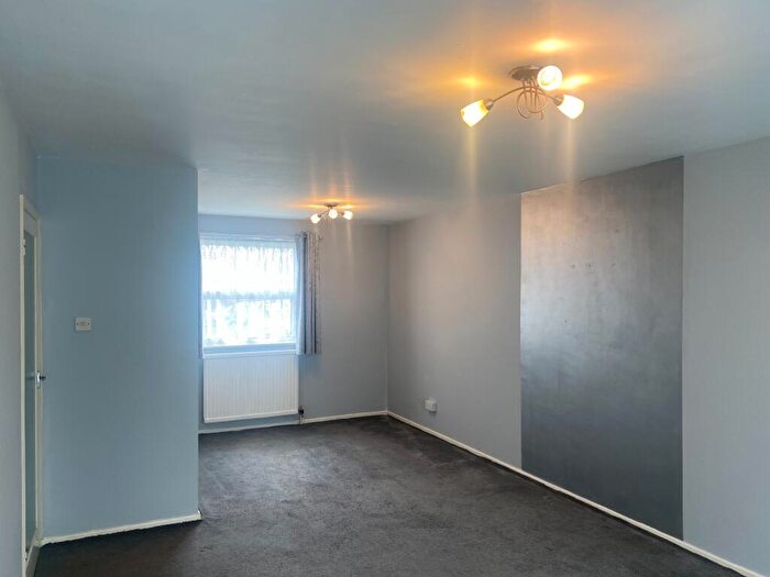 2 Bedroom Flat To Rent In Market Close, Poole, BH15