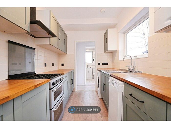 3 Bedroom Terraced House To Rent In St. Saviours Crescent, Luton, LU1