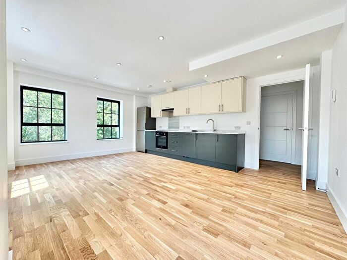 1 Bedroom Apartment To Rent In North Gate House, Seven Sisters Road, N15