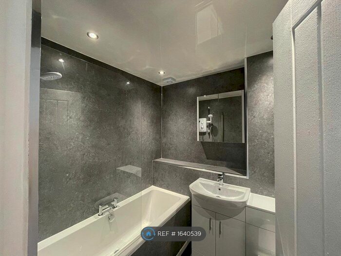 2 Bedroom Flat To Rent In Manse Terrace, Clackmannan, FK10