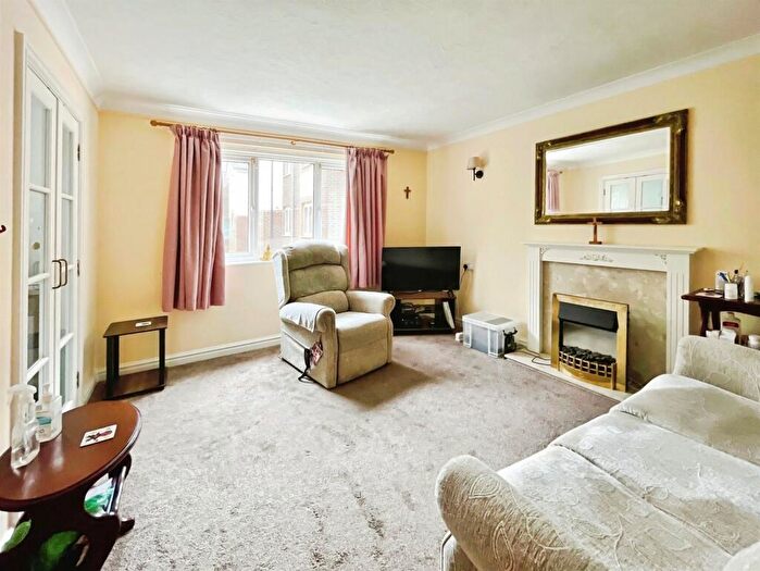 1 Bedroom Flat For Sale In Velindre Road, Cardiff, CF14