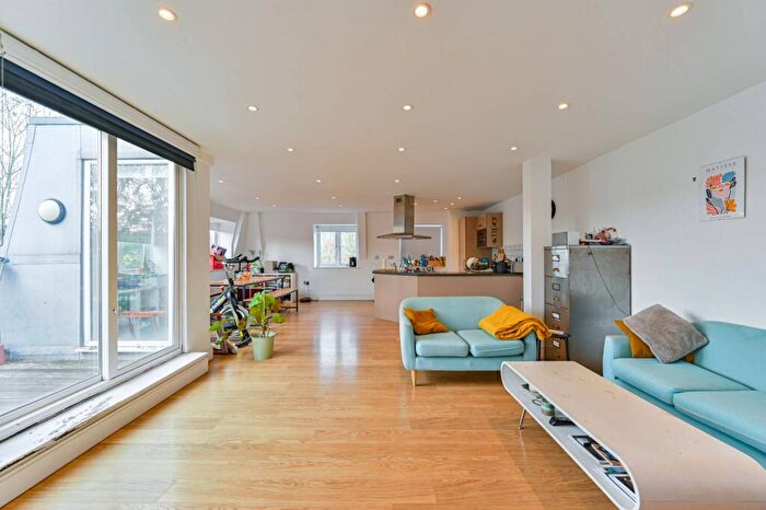3 Bedroom Flat For Sale In Beckenham Road, Beckenham, BR3