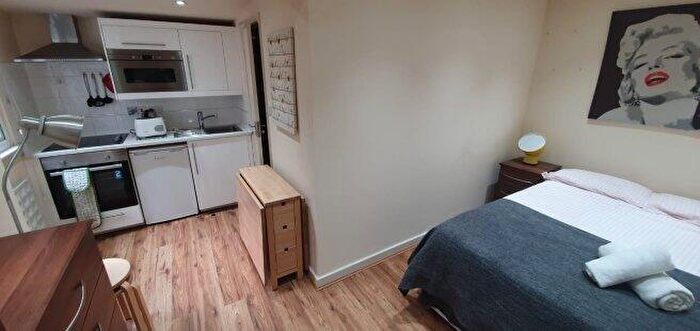Studio To Rent In High Road, NW10