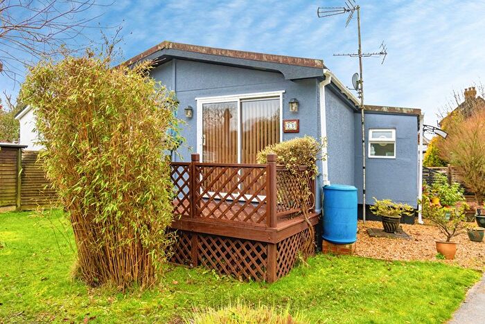 1 Bedroom Mobile/park Home For Sale In Thatched Cottage Park, Southampton Road, Lyndhurst, Hampshire, SO43