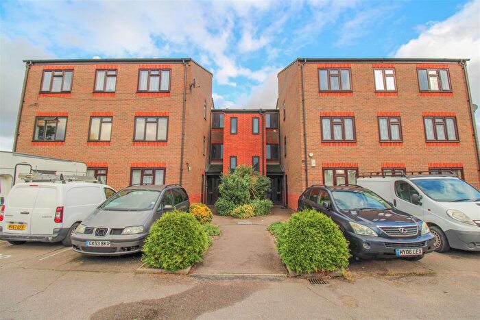 2 Bedroom Flat To Rent In Pegrams Court, Harlow, CM18