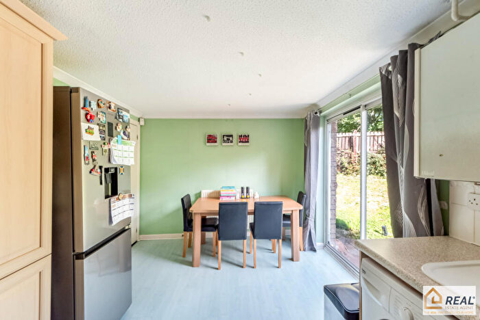 3 Bedroom End Of Terrace House For Sale In Chamfron Gardens, Stirling, FK7
