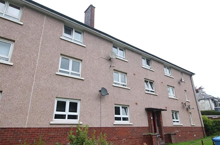 3 Bedroom Flat To Rent In Inverkip Road, Greenock, PA16