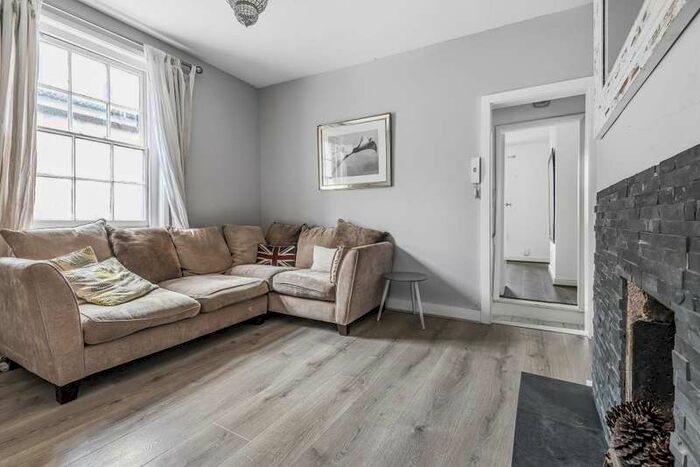 2 Bedroom Apartment To Rent In Surbiton, Surrey, KT6