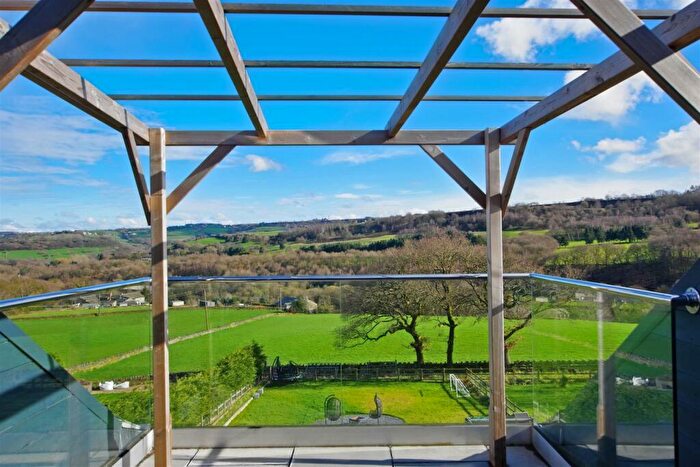 6 Bedroom Detached House For Sale In Branch Road, Greetland, Halifax, HX4