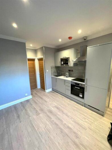 2 Bedroom Terraced House To Rent In Wood Street, Walthamstow, London, E17