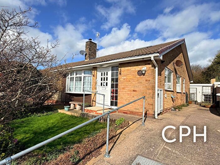 4 Bedroom Semi Detached Bungalow For Sale In Osgodby Crescent, Scarborough, YO11