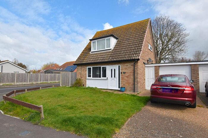 2 Bedroom Link Detached House For Sale In Tartane Lane, Romney Marsh, TN29