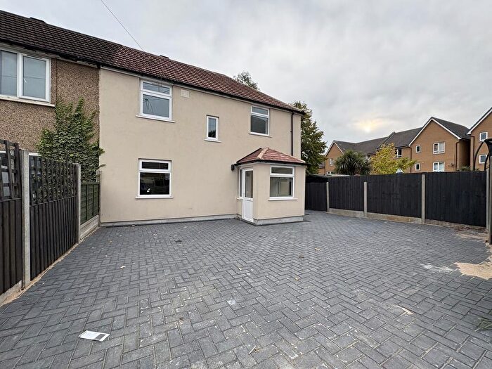 3 Bedroom Semi-detached House For Sale In St. Clements Avenue, Grays, RM20