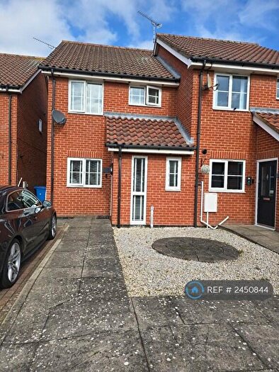 3 Bedroom Semi Detached House To Rent In Brett Close, Ipswich, IP1