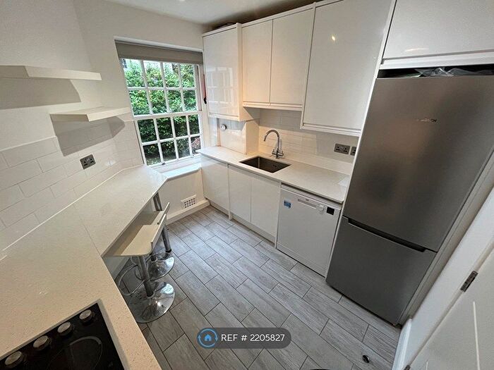 3 Bedroom Flat To Rent In Corringham Court, London, NW11