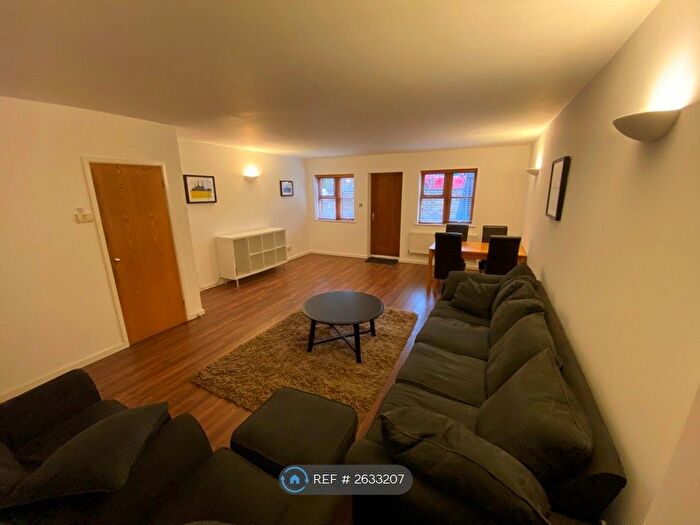 3 Bedroom Flat To Rent In Cable Street, London, E1
