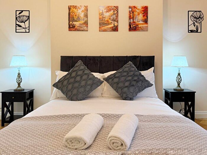 3 Bedroom Flat To Rent In Cyprus Road, London, N3