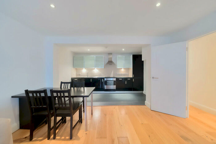 2 Bedroom Apartment To Rent In Isledon Road, London, N7