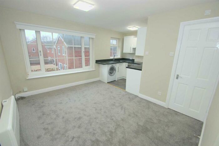 1 Bedroom Flat To Rent In Abbeydale Grove, Kirkstall, Leeds, LS5