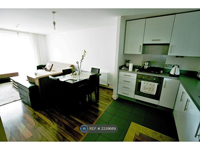 2 Bedroom Flat To Rent In Dunn Street, London, E8