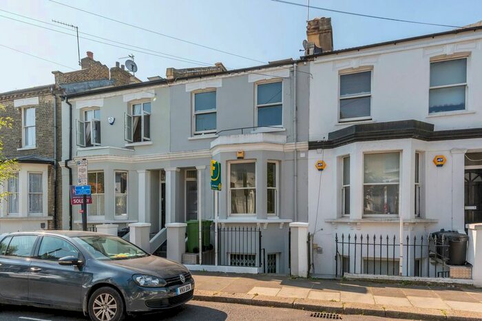 2 Bedroom Flat To Rent In Tadmor Street, Shepherd's Bush, London, W12