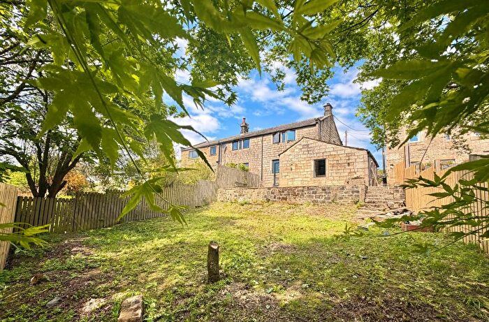 3 Bedroom Semi-Detached House For Sale In Dove Scout Farm, Hebden Bridge, HX7