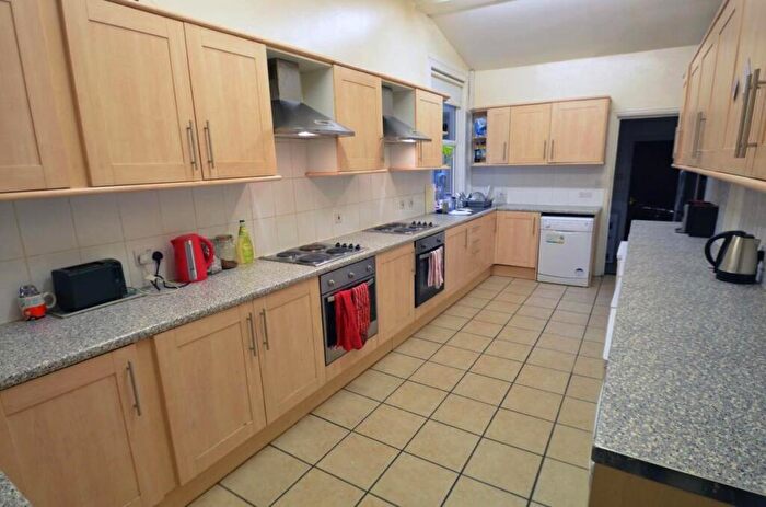 8 Bedroom House To Rent In Belle Vue Road, Leeds, LS3