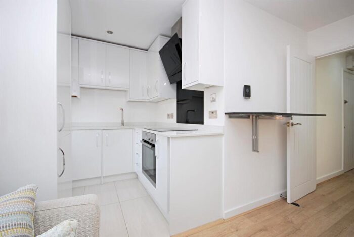 2 Bedroom Flat To Rent In Tritton Road Dulwich, SE21