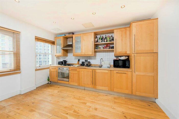 2 Bedroom Flat To Rent In Atlantis House, - Whitechapel High Street, London, E1