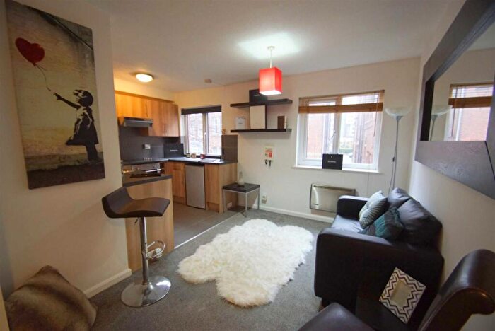 1 Bedroom Flat To Rent In Chantrell Court, Leeds City Centre, Leeds, LS2