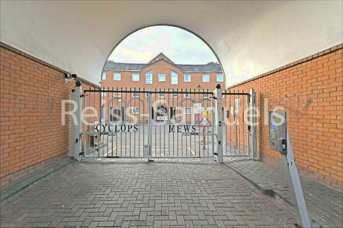 5 Bedroom Town House To Rent In Cyclops Mews, Canary Wharf, London, E14
