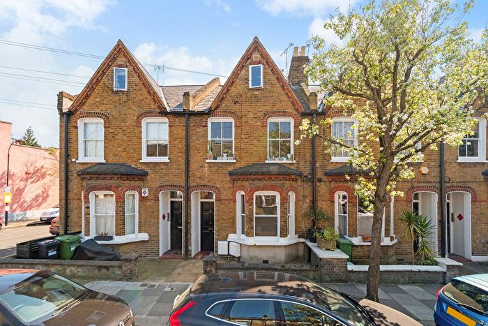 2 Bedroom Flat To Rent In Hugon Road, London, SW6