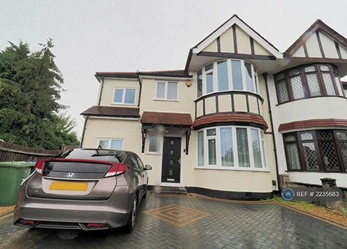 3 Bedroom Maisonette To Rent In Kingsway Crescent, Harrow, HA2