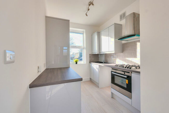 1 Bedroom Apartment To Rent In Lonsdale Road, Southend-on-sea, SS2