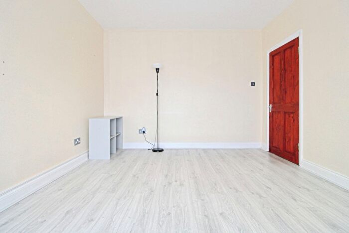 4 Bedroom Terraced House To Rent In Crofts Road, Harrow, HA1