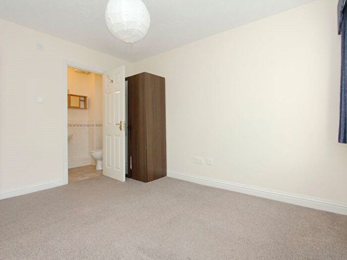 2 Bedroom Flat For Sale In Cardinal Mews, Vestry Close, Andover, Hampshire, SP10