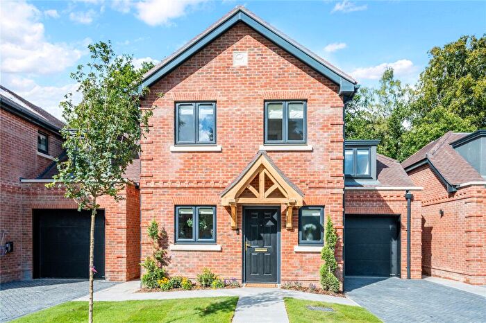 4 Bedroom Semi-Detached House For Sale In The Waldrons, Rowplatt Lane, Felbridge, RH19