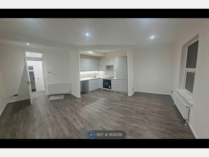 1 Bedroom Flat To Rent In Wood Street, London, E17
