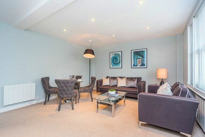 2 Bedroom Flat To Rent In Hill Street, London, W1J