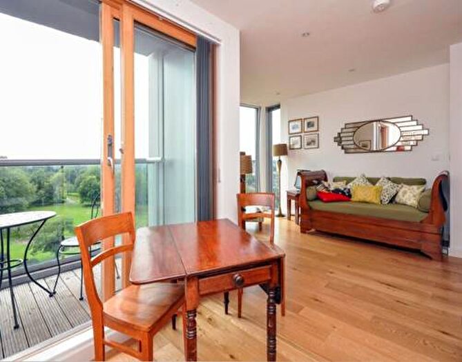 Apartment To Rent In Altyre Road, Croydon, CR0