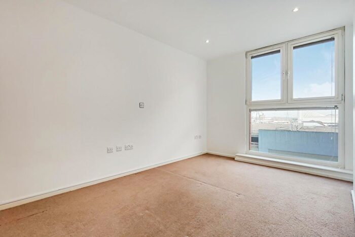 2 Bedroom Flat For Sale In The Oxygen, Royal Victoria Dock, E16