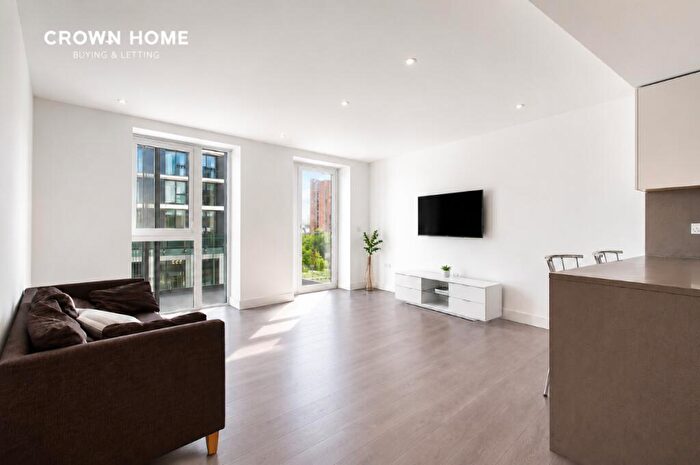 2 Bedroom Apartment To Rent In Ariel House, Vaughan Way, London Dock, E1W