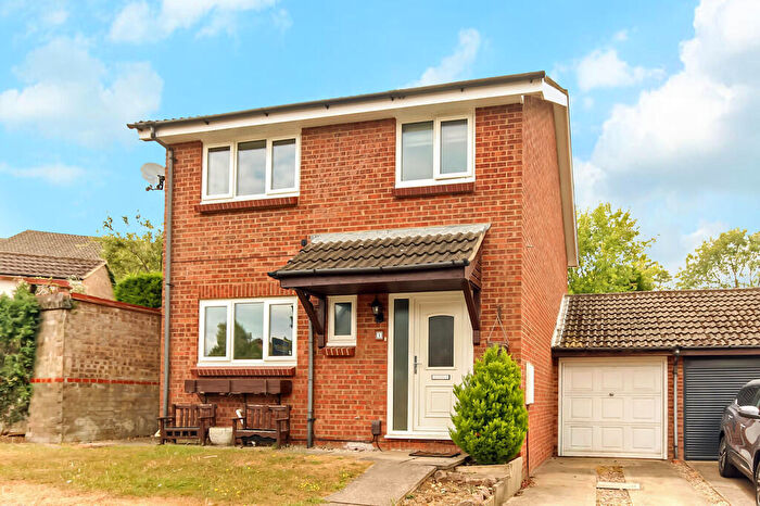 3 Bedroom Link Detached House For Sale In Turnberry Court, Wellingborough, NN8
