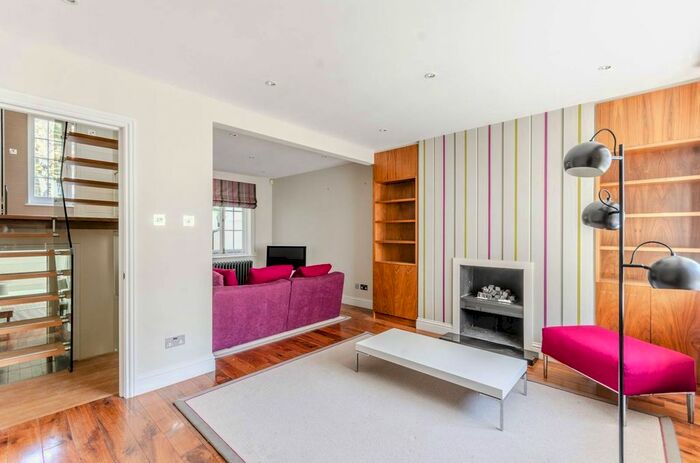 3 Bedroom Flat To Rent In Montpelier Walk, Kensington, London, SW7