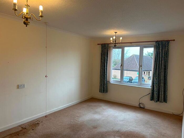 1 Bedroom Apartment For Sale In Fairacres Road, Didcot, OX11