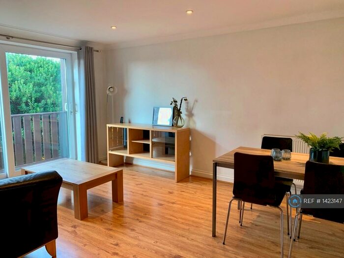 2 Bedroom Flat To Rent In Hill Lane, Southampton, SO15