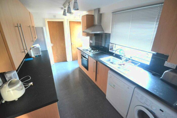 5 Bedroom Terraced House To Rent In Millman Road, Reading, RG2