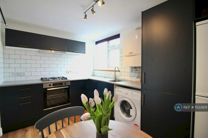 1 Bedroom Flat To Rent In Rosebery Gardens, London, N8