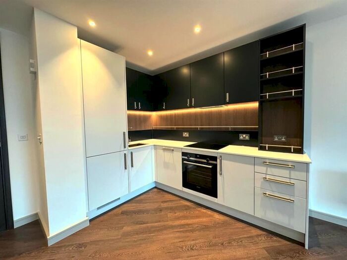 1 Bedroom Flat To Rent In Eden Grove, Staines, TW18